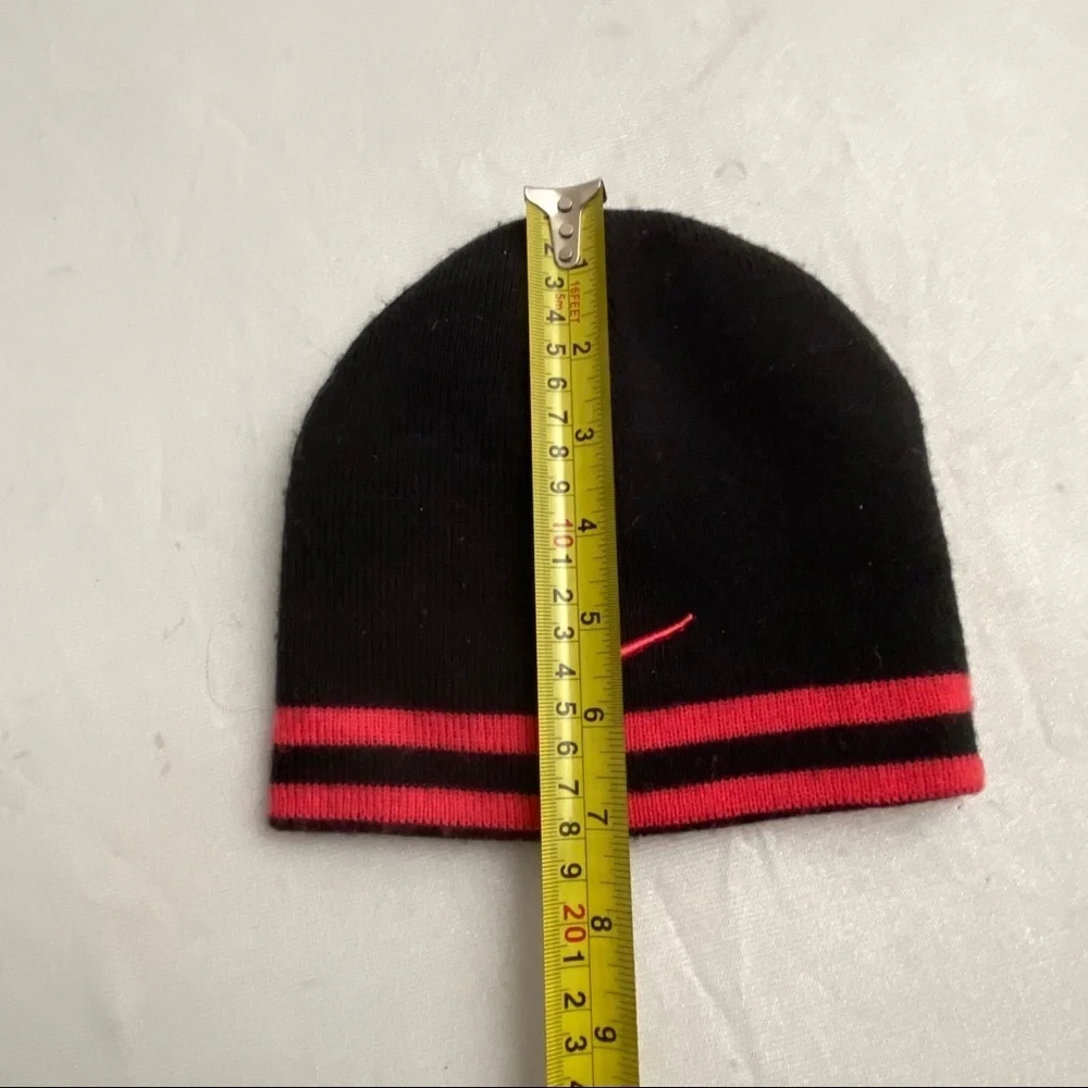Nike reversible black neon pink stripe knit beanie hat